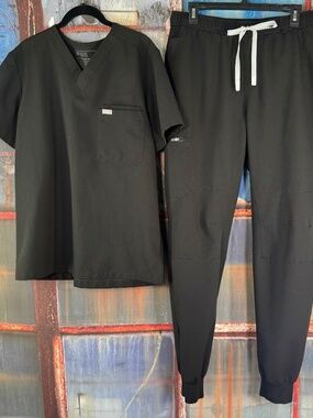 FIGS Black Scrub Set Medium Top and Large Tall Jogger Pants FIONx Technical